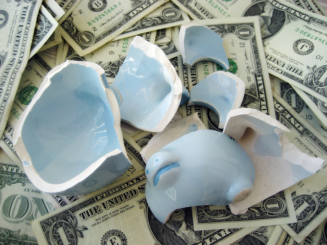 Broken Piggy Bank by 401(K) 2012.  Licensed for reuse.